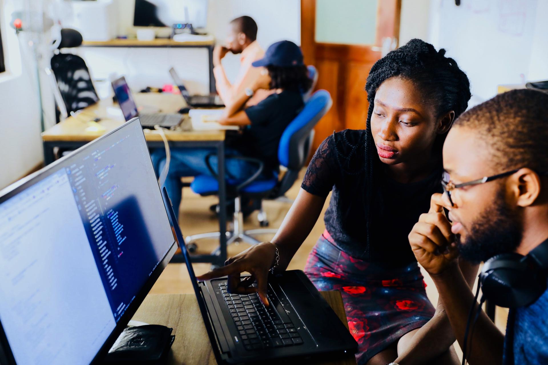 Students working on computer 